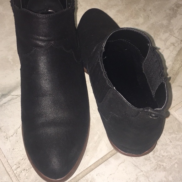 Black Booties - Vegan Leather - Picture 4 of 8
